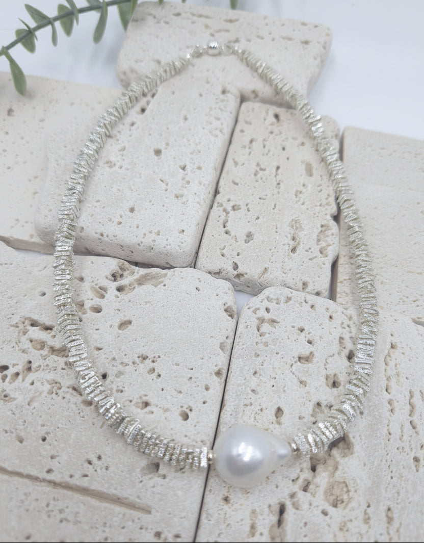 Luna Pearl Necklace