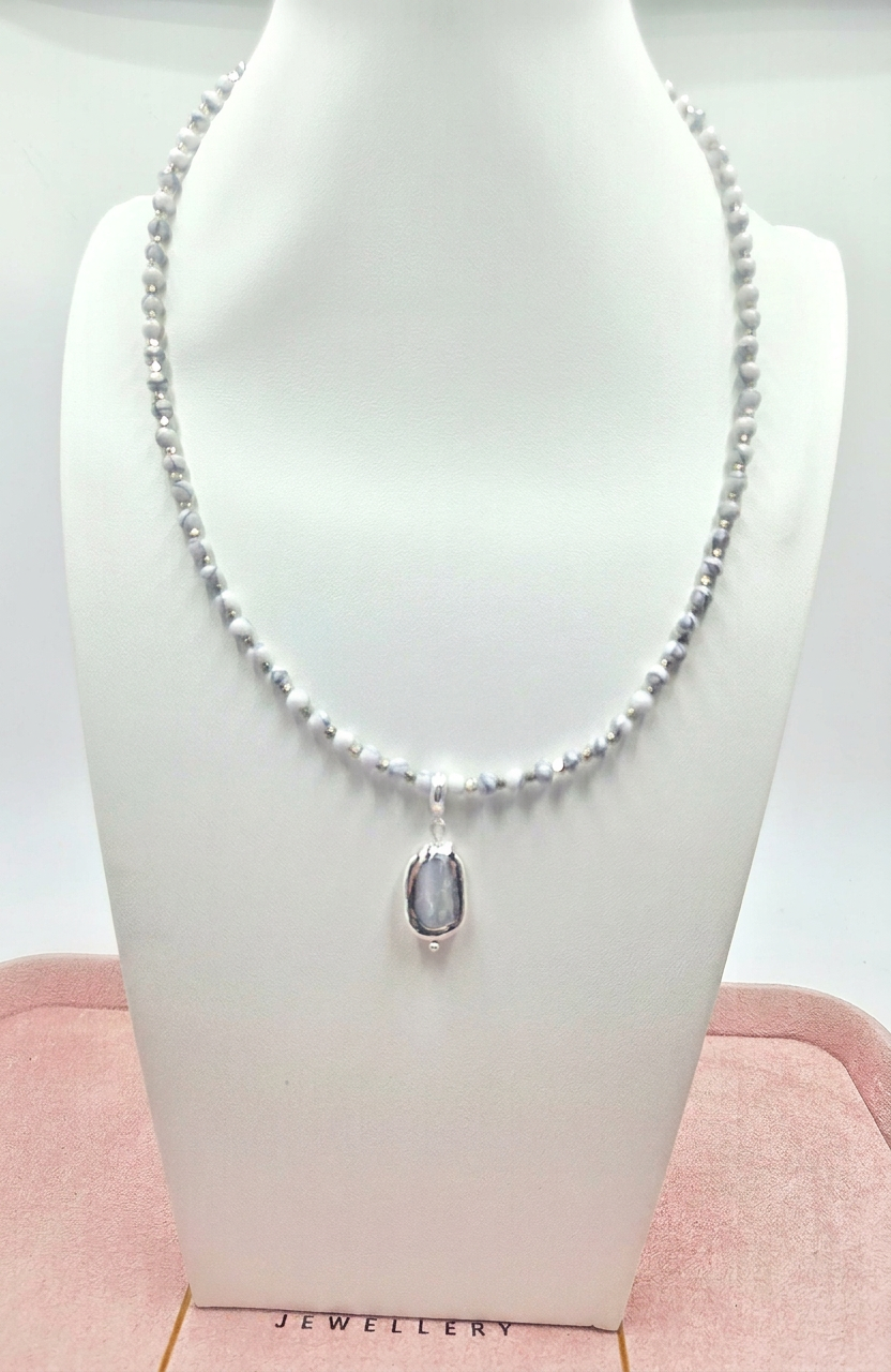Howlite Pearl Necklace