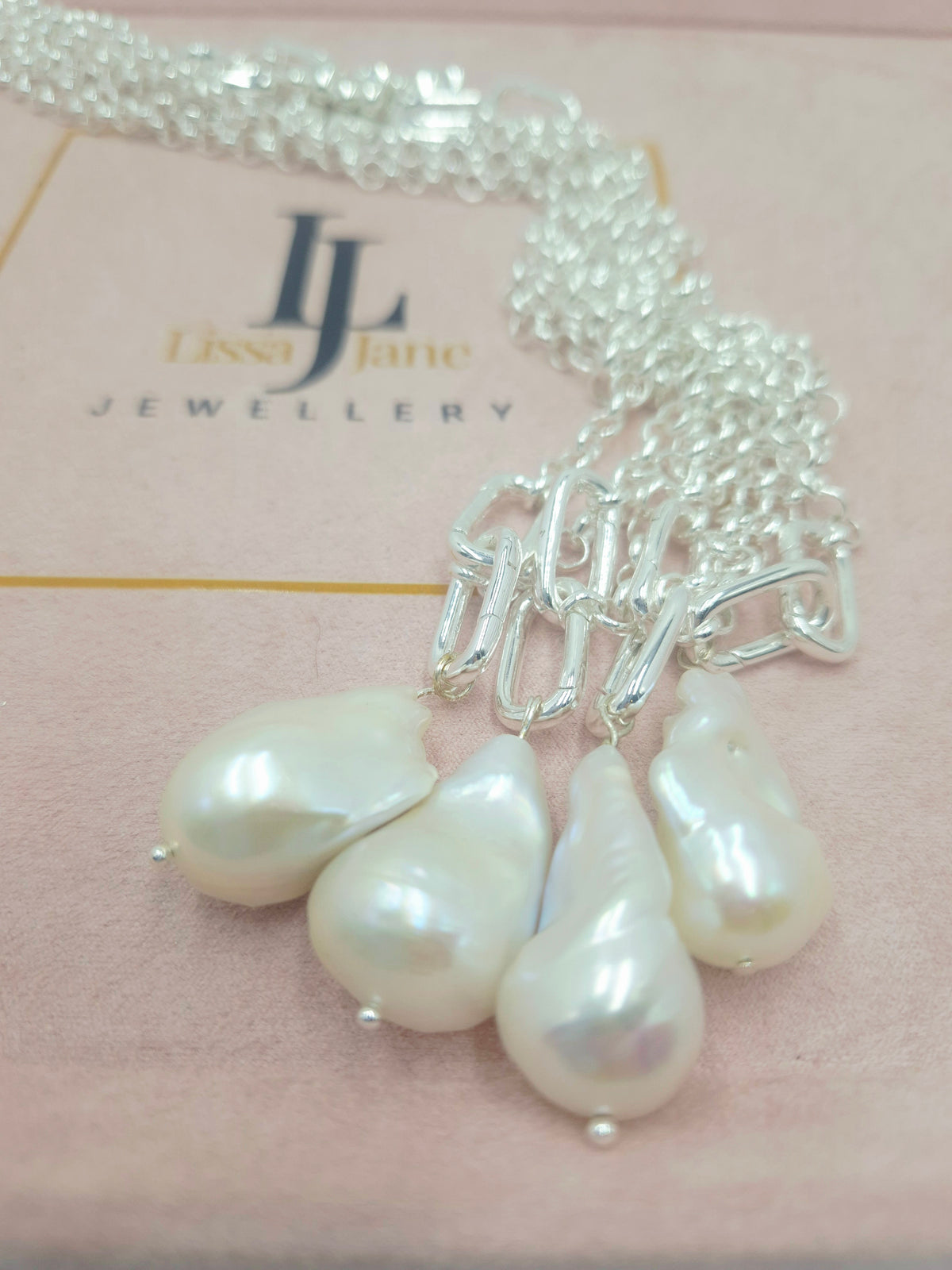 The Pearl Link Convertible Necklace