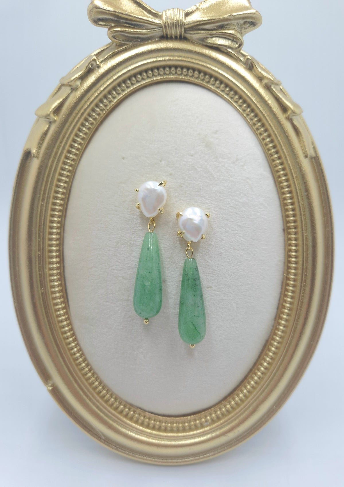 Pair of gold-plated pearl cushion stud earrings with green aventurine drop beads