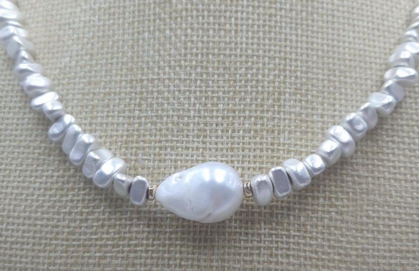 Bella Baroque Pearl Necklace